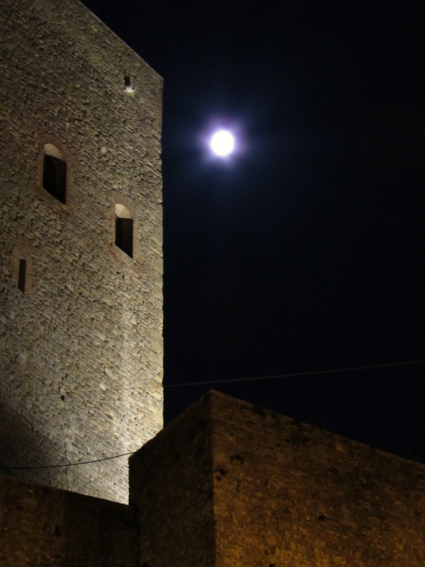 La Rocca la luna e la magia della notte - LaraLally19