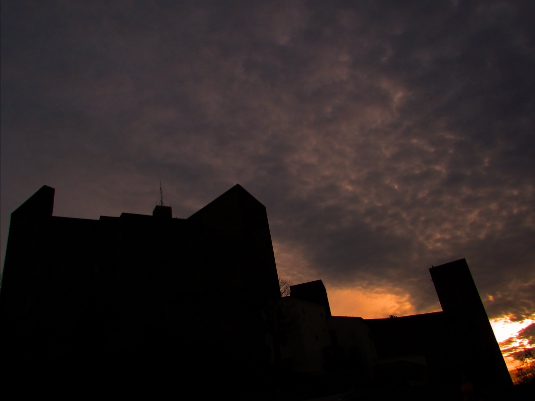 Rocca nuvole e tramonto - LaraLally19