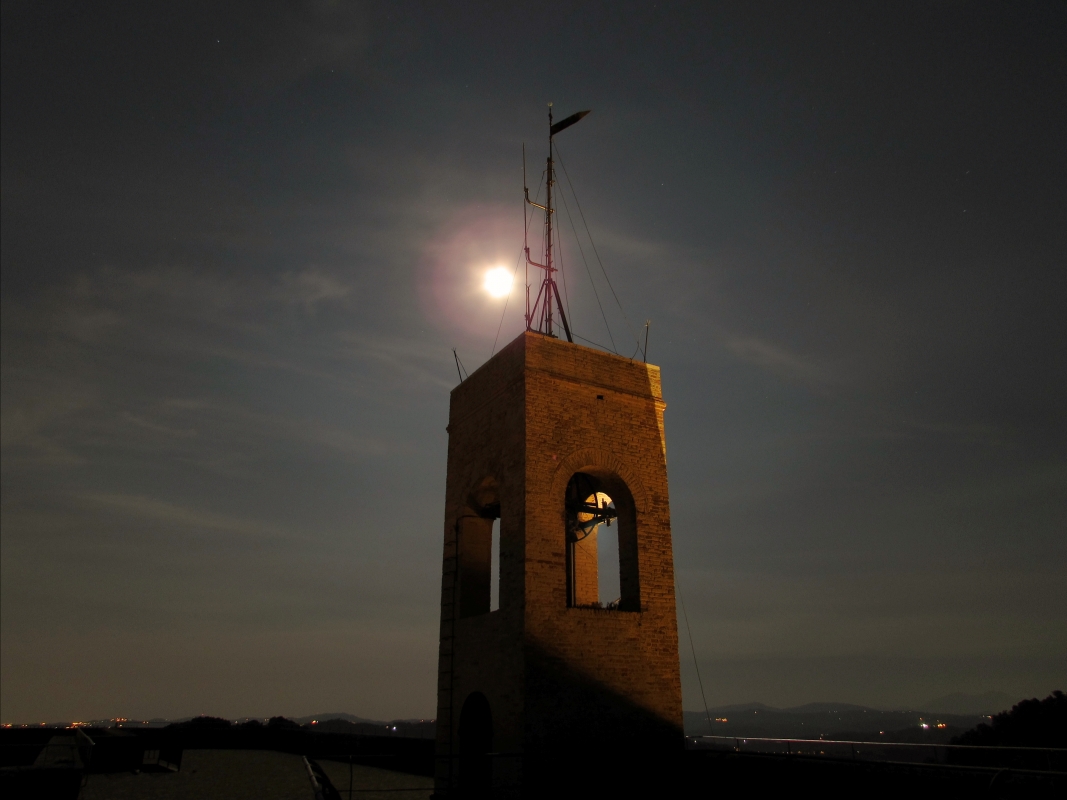 La luce della luna sul campanile della Rocca - LaraLally19