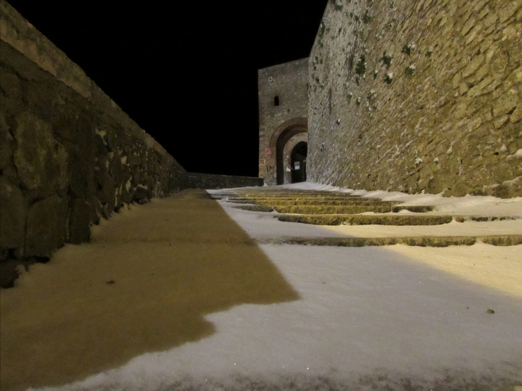 Ingresso alla Rocca con la neve - Larabraga19