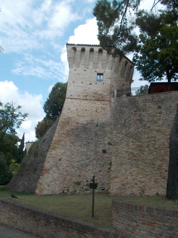 Le mura del castello dall'esterno - Baroxse