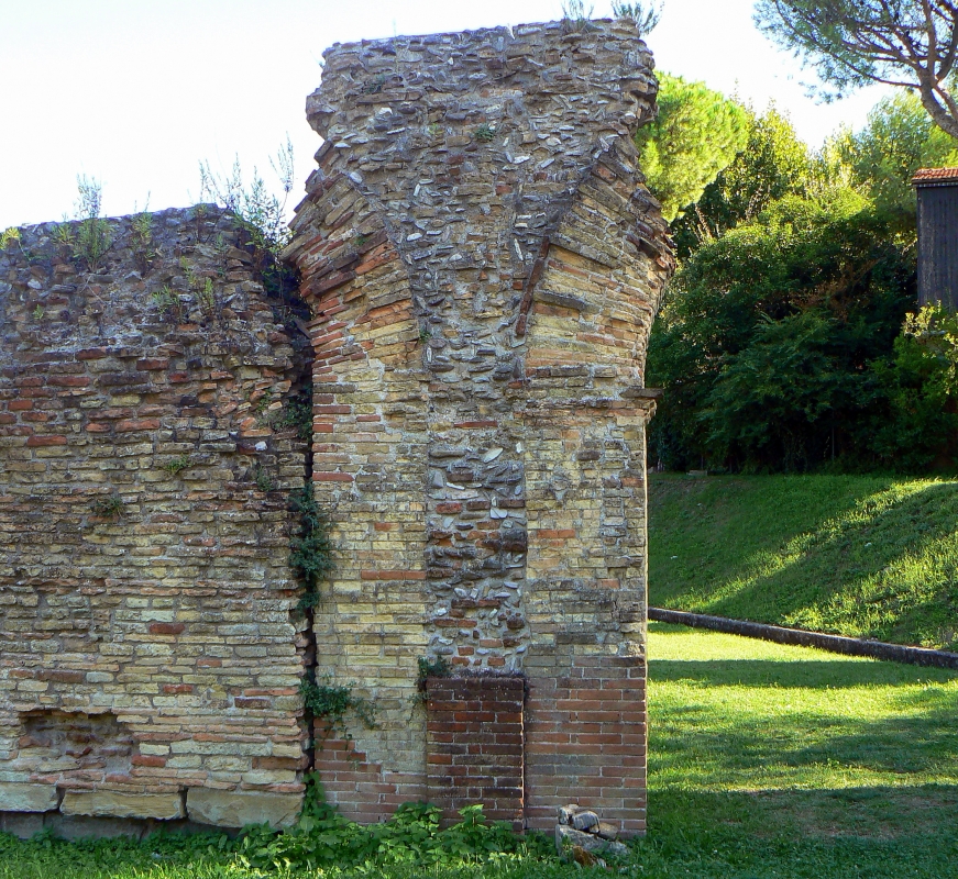 Particolare anfiteatro romano - Rimini 1 - Paperoastro
