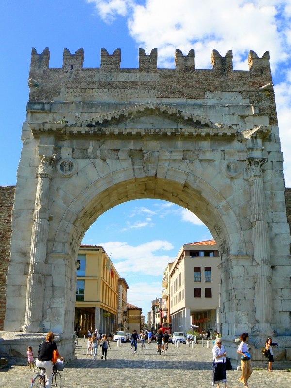 Arco di Augusto - Rimini - facciata NW - Paperoastro