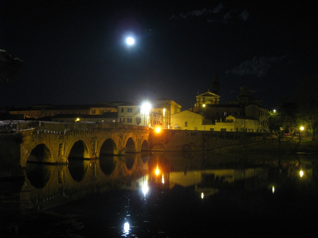 Ponte di Tiberio e scorcio di Rimini - by night - Maxy.champ