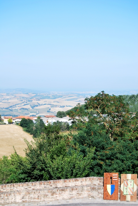 La vista su Mondaino dalla Rocca - Chiari86