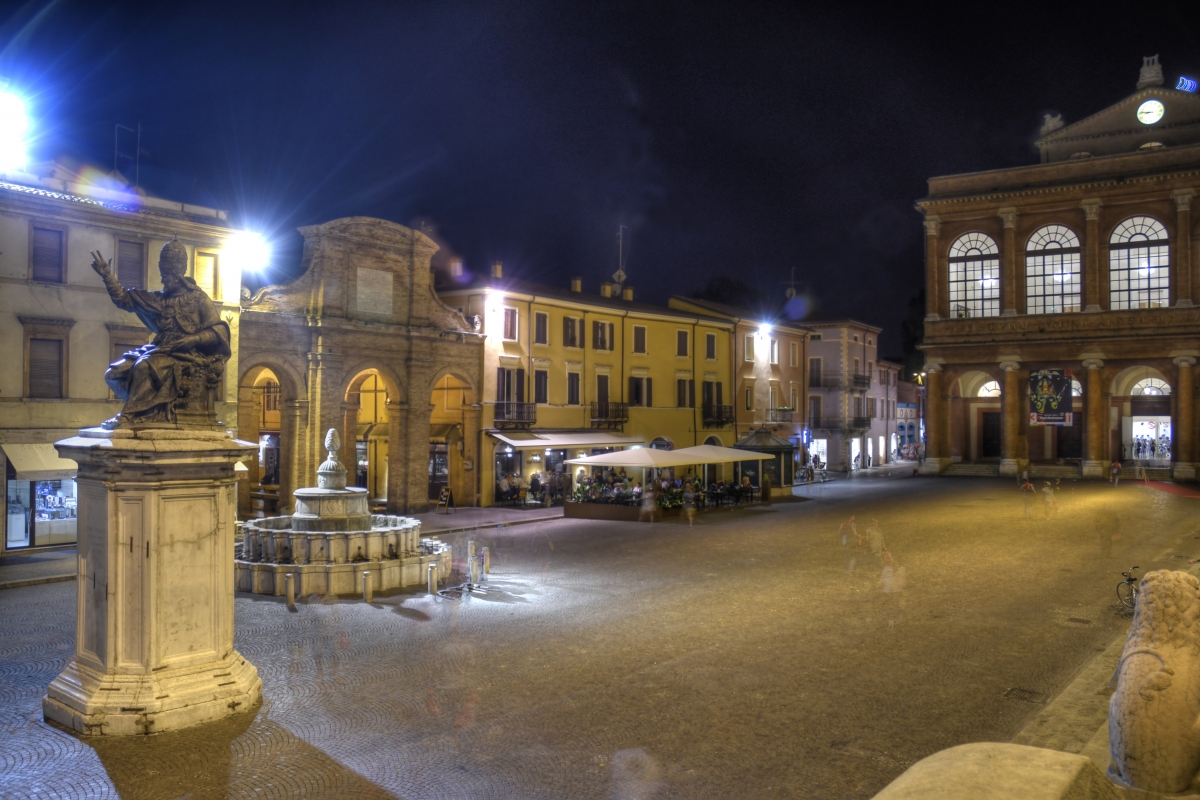 Piazza Cavour di notte - GianlucaMoretti