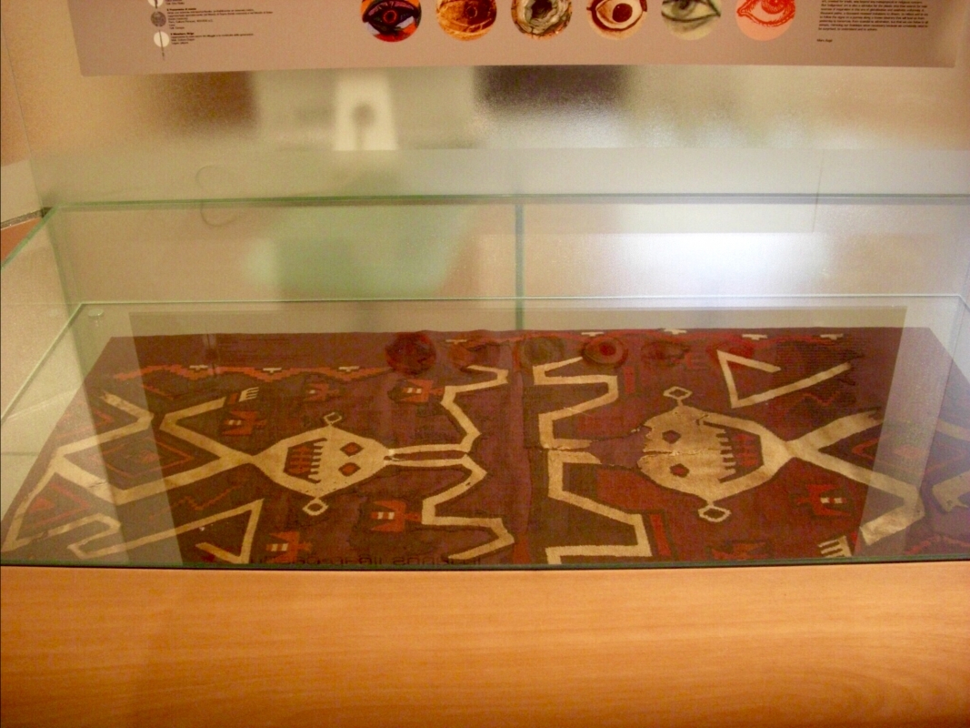 Museo degli Sguardi-Tessuti - Clawsb