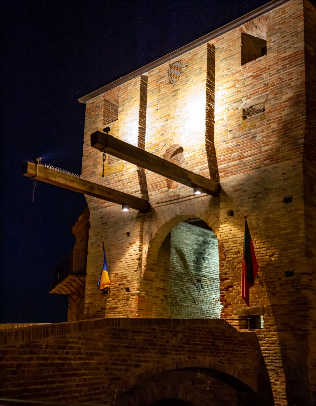 Porta di Sopra nelle Mura Malatestiane di Mondaino - Lam Brusco1