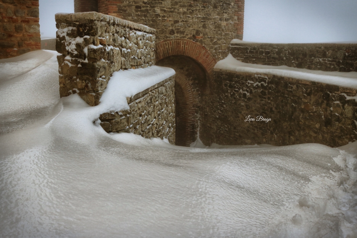 La Rocca e la Galaverna....ghiaccio sulla neve2 - Larabraga19