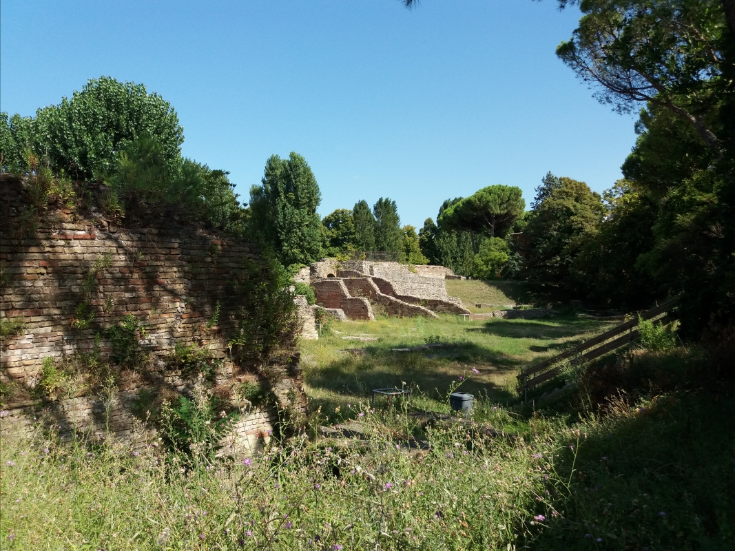 Anfiteatro romano di Rimini 01 - Oleh Kushch