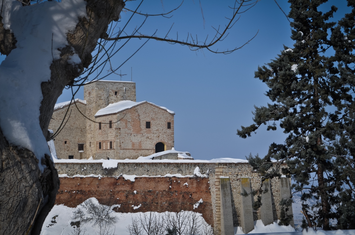 Verucchio Malatestian fortress with snow 2 - Alessandra D'Alba