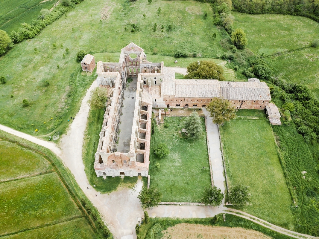 Abbazia di San Galgano, vista aerea - ENIT SpA