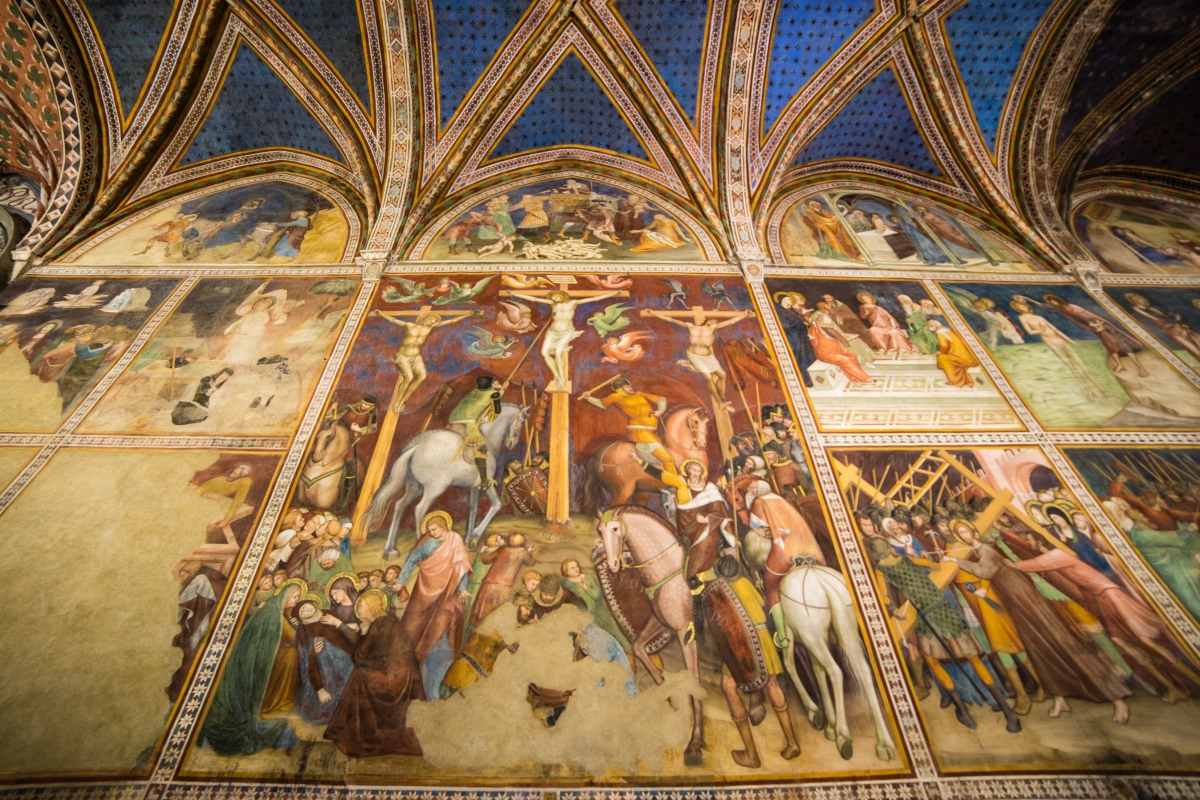 Duomo di San Gimignano, affresco con la crocifissione di Gesù di Lippo e Federico Memmi - Simone Antonazzo / ENIT SpA