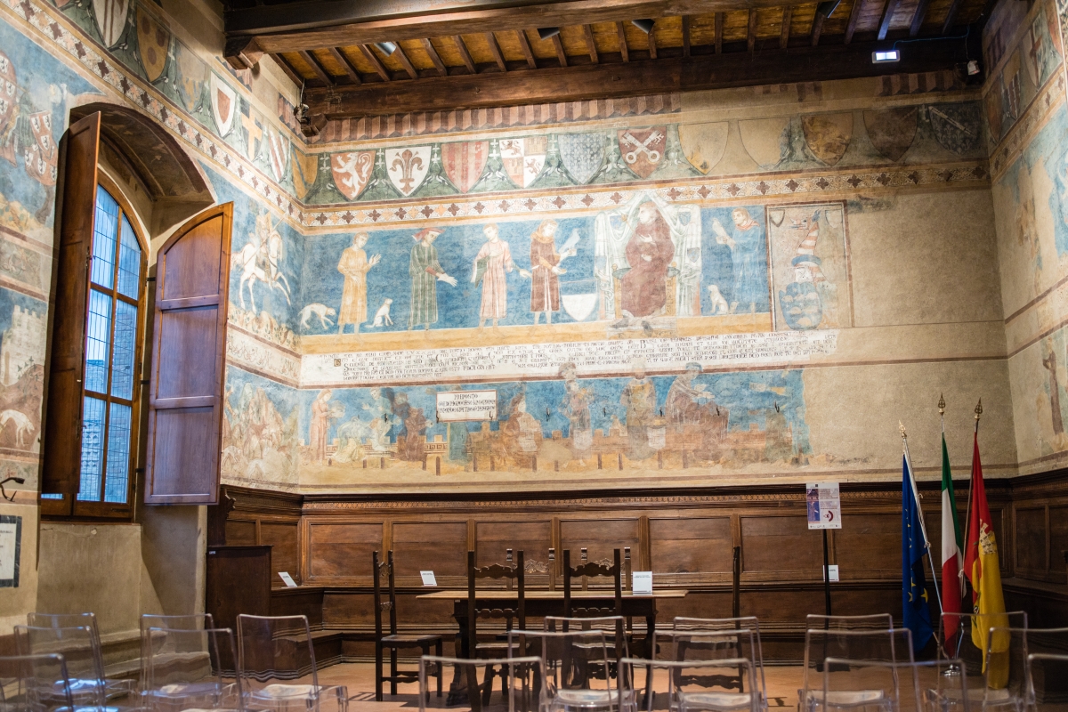 Azzo di Masetto, Homage to Charles II of Anjou and celebrations in his honor (top) and Arbitration of Scolaio Ardinghelli (bottom). San Gimignano, Palazzo Comunale, Civic Museum, Sala di Dante - ENIT SpA