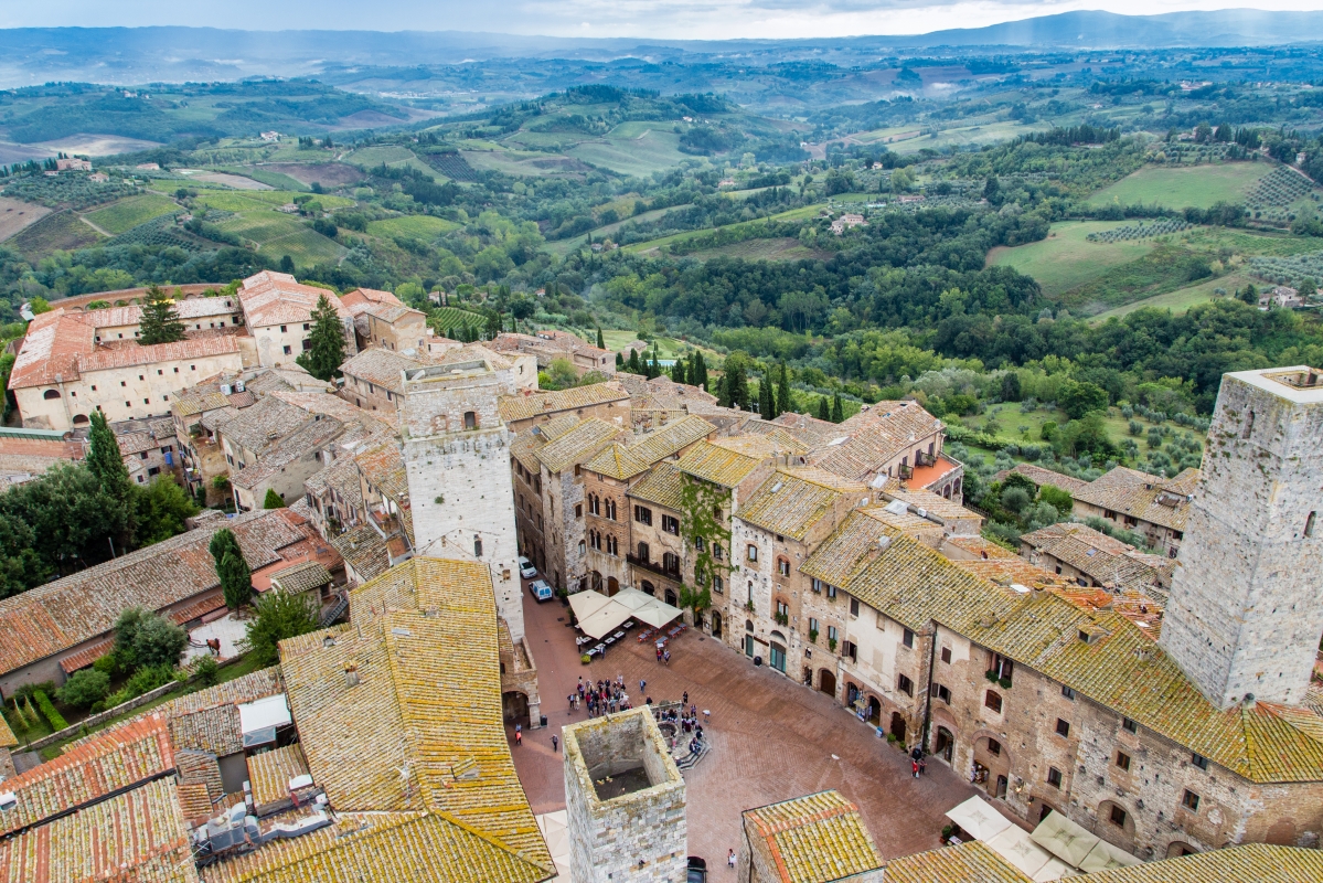 San Gimignano, Piazza della Cisterna vista dalla Torre Grossa - Simone Antonazzo / ENIT SpA