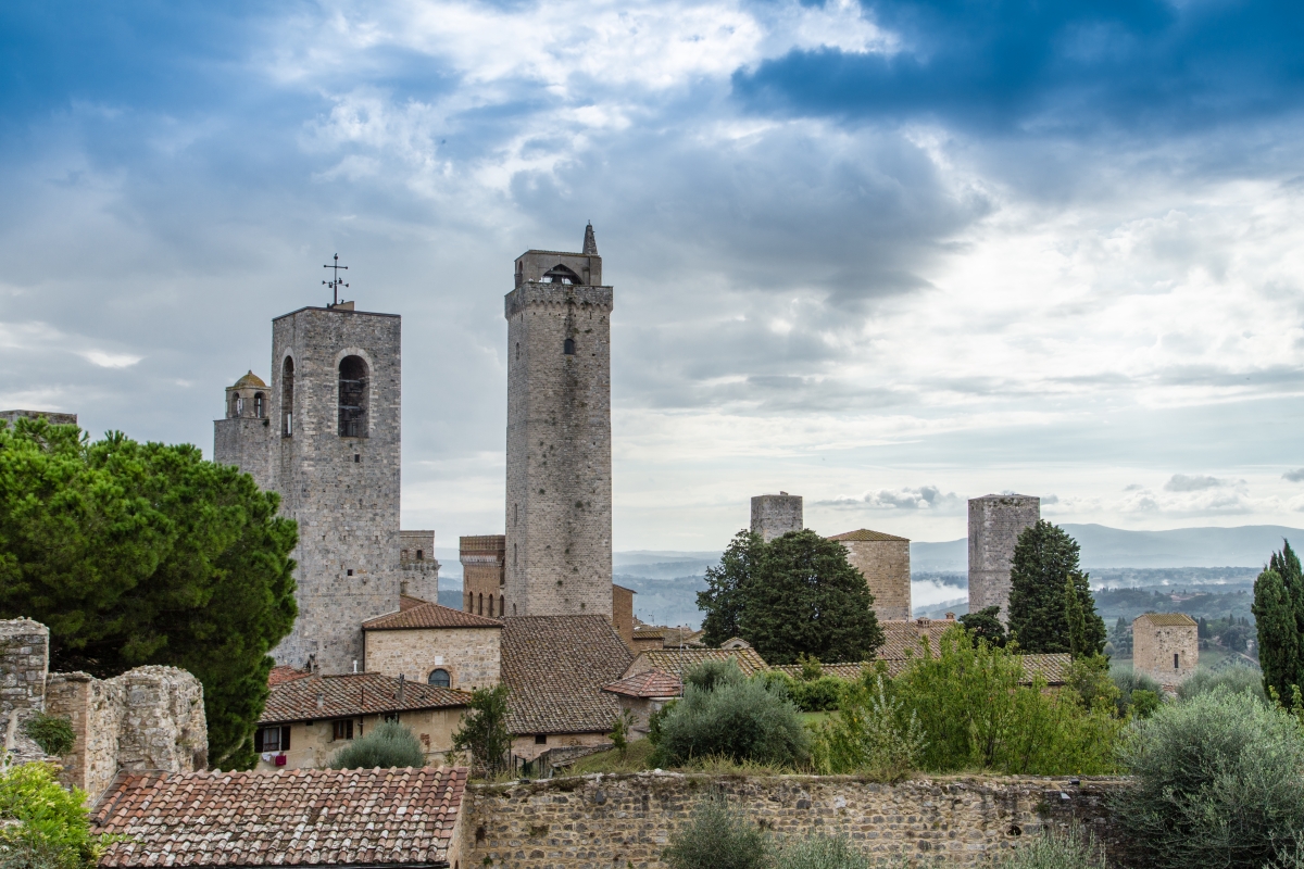 Vista di San Gimignano con il campanile del Duomo e la Torre Grossa - Simone Antonazzo / ENIT SpA