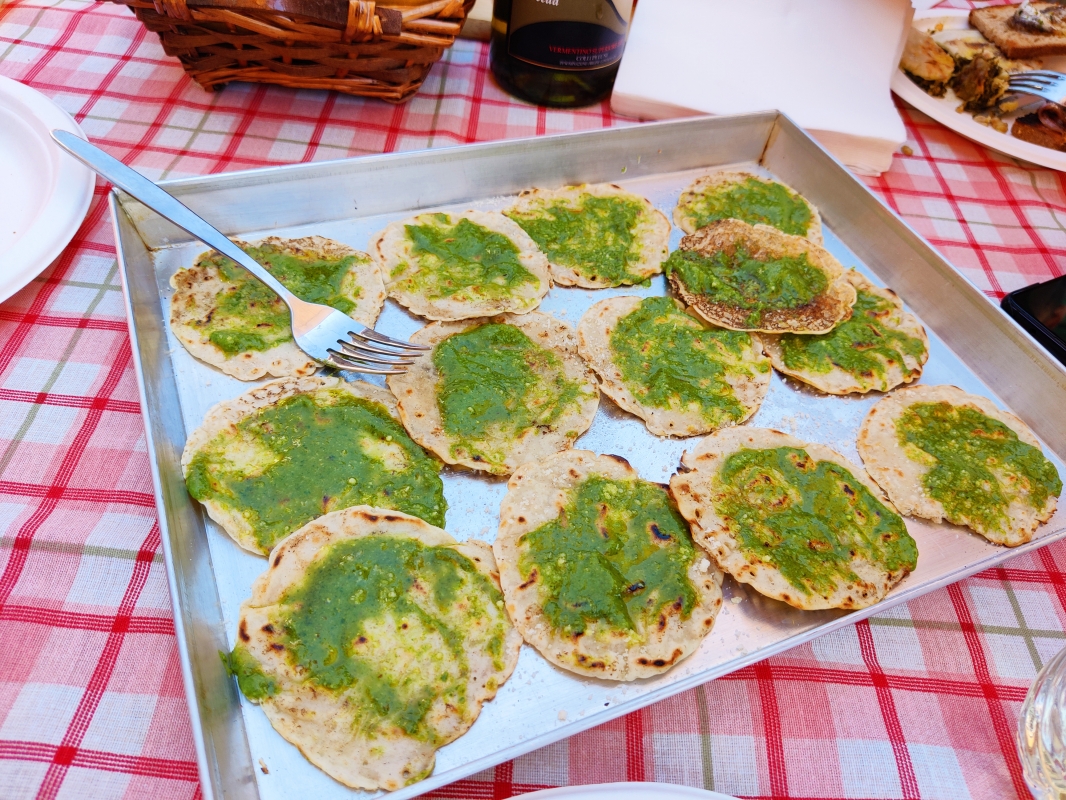 Panigacci, typical food of the historical area called Lunigiana, with pesto - ENIT SpA