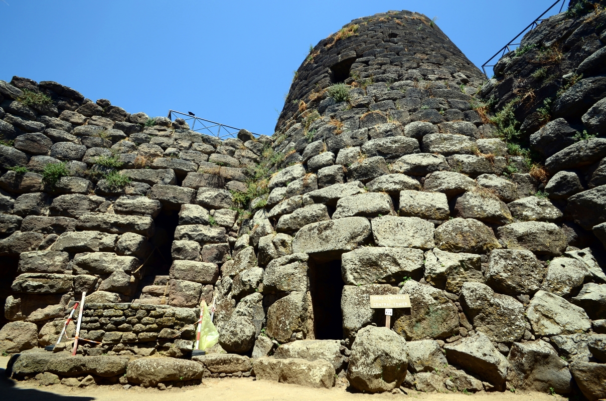 Nuraghe Santu Antine - Gigi Peis - shutterstock.com