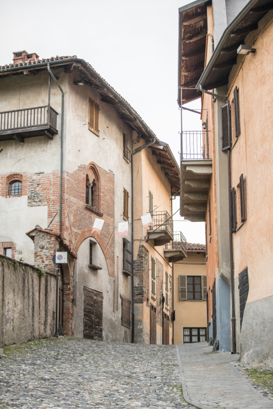 Scorcio di una strada ad Avigliana - ENIT SpA
