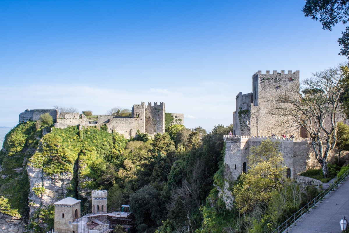 View of the Castle of Venus (left) and the Castle of Balio (right) - Simone Antonazzo / ENIT SpA
