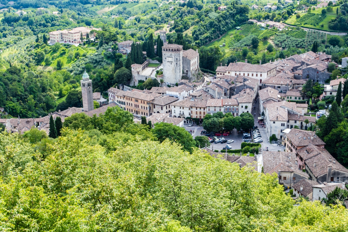 Vista di Asolo con il castello - Simone Antonazzo / ENIT SpA
