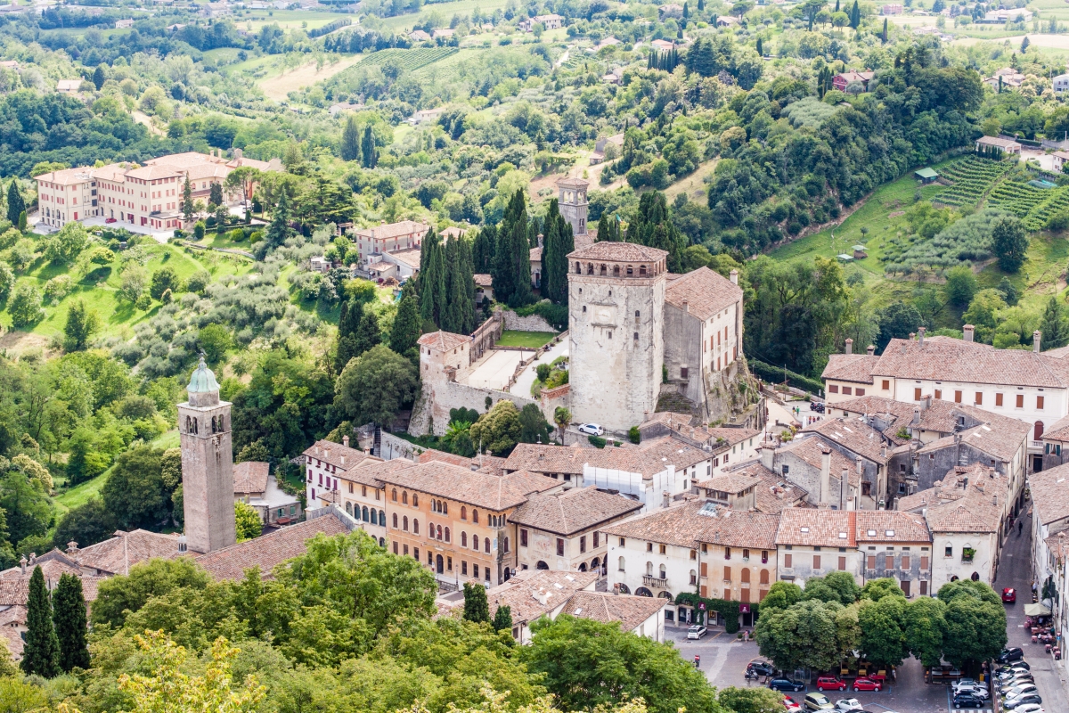 Vista di Asolo con il castello - Simone Antonazzo / ENIT SpA