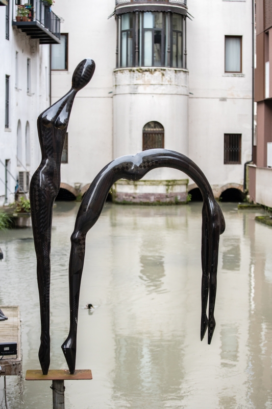 "La tuffatrice", statua di Romano Costi nel Canale dei Buranelli a Treviso - ENIT SpA