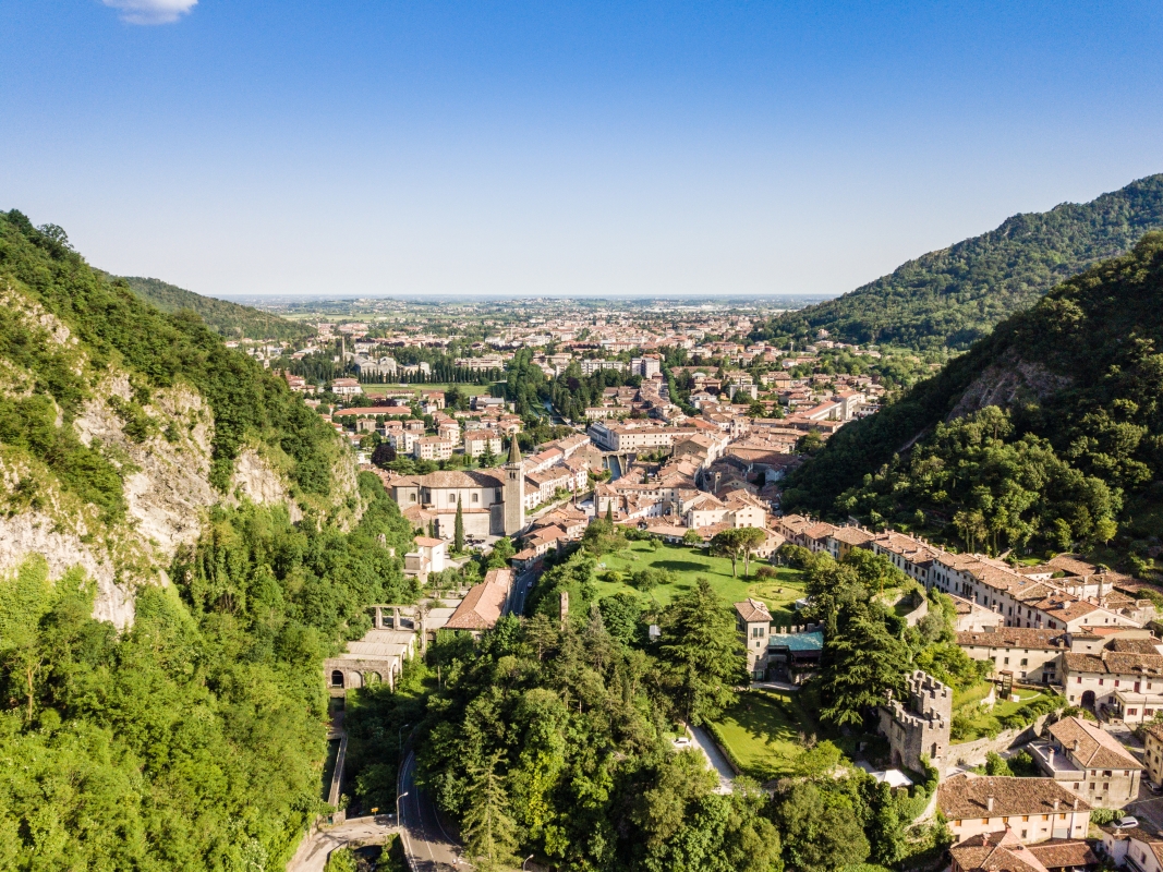 Vista aerea di Serravalle, quartiere di Vittorio Veneto - ENIT SpA