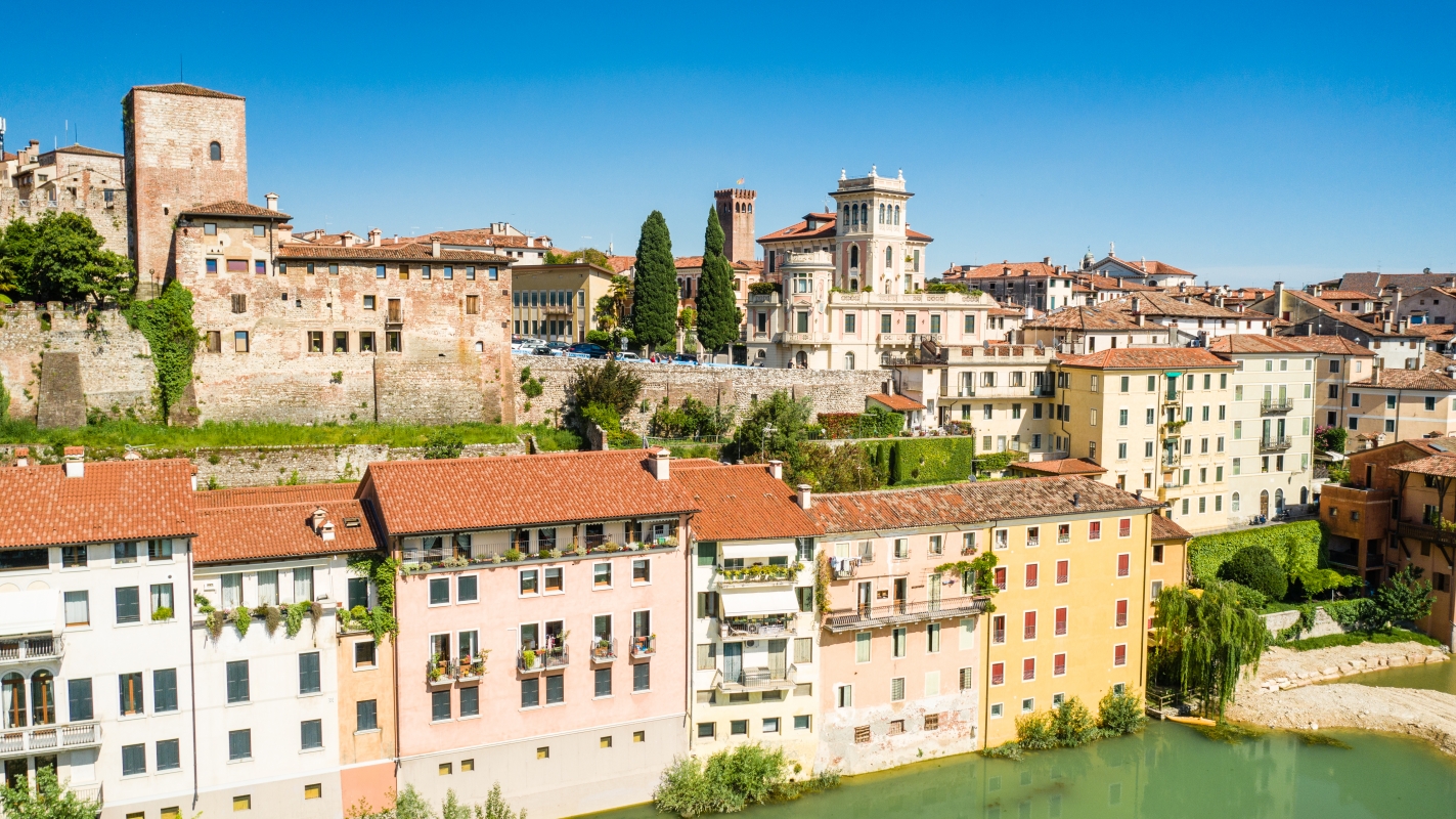 Il Castello degli Ezzelini visto dal fiume Brenta - ENIT SpA