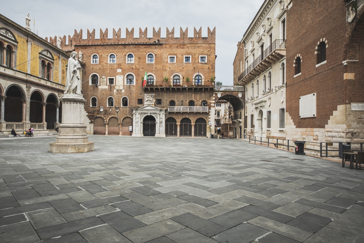 Monument to Dante Alighieri in piazza dei Signori - Federico Modica