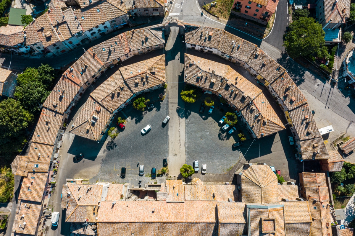 Vista aerea di piazza Nazionale a San Martino al Cimino, frazione di Viterbo - ENIT SpA