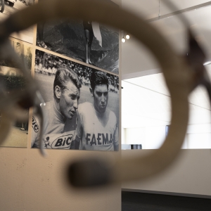Foto d'epoca di Jacques Anquetil e Eddy Merckx al Museo dei campionissimi - ENIT SpA