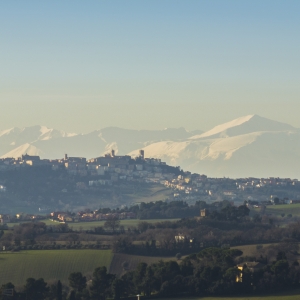 Osimo - panorama con i Monti Sibillini sullo sfondo - Regione Marche
