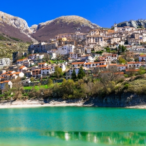 Borgo di Barrea e Lago di Barrea - Abruzzo Turismo