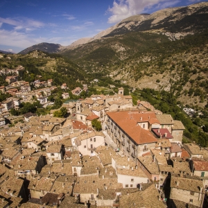 Vista aerea del borgo di Scanno - ENIT SpA