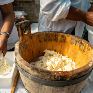 Produzione artigianale di formaggio - ENIT SpA