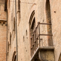 Particolare facciata est di Palazzo Re Enzo - Steqqq