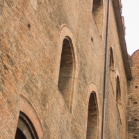 Particolare facciata nord di Palazzo Re Enzo - Steqqq