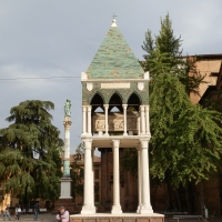 Tombe dei Glossatori Piazza San Domenico 2 - Lisa Fortini