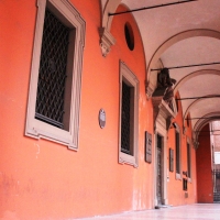 Colore rosso mattone per il portico della Cattedrale Metropolitana di Bologna - Mariaorecchia