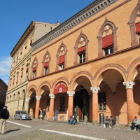 I portici su piazza Santo Stefano - Anna pazzaglia