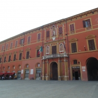 Palazzo Comunale intera facciata di lato - Maurolattuga