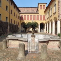 Palazzo Tozzoni (esterno cortile) - Maurolattuga