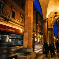 La vita quotidiana di Bologna, scorre sotto i portici - Angelo nacchio