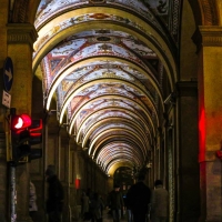 I portici Bolognesi di sera, uno spettacolo architettonico - Angelo nacchio
