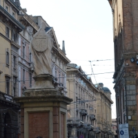 Statua di San Petronio sotto le torri 2 - Alfredo Di Maria - Bologna (BO)