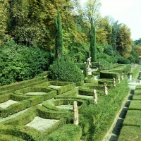 Dettaglio del parco con scorcio di Villa Spada sullo sfondo - Lelleri - Bologna (BO)