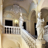 Imola, palazzo tozzoni, scalone con statue in stucco di francesco janssens, 1735 ca. 01 - Sailko - Imola (BO)