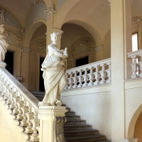 Imola, palazzo tozzoni, scalone con statue in stucco di francesco janssens, 1735 ca. 02 - Sailko - Imola (BO)