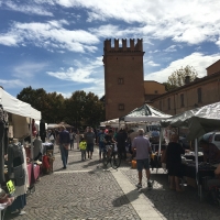 Giorno di mercato, Piazza e Torresotto - FabioSchiavina - San Giorgio di Piano (BO)